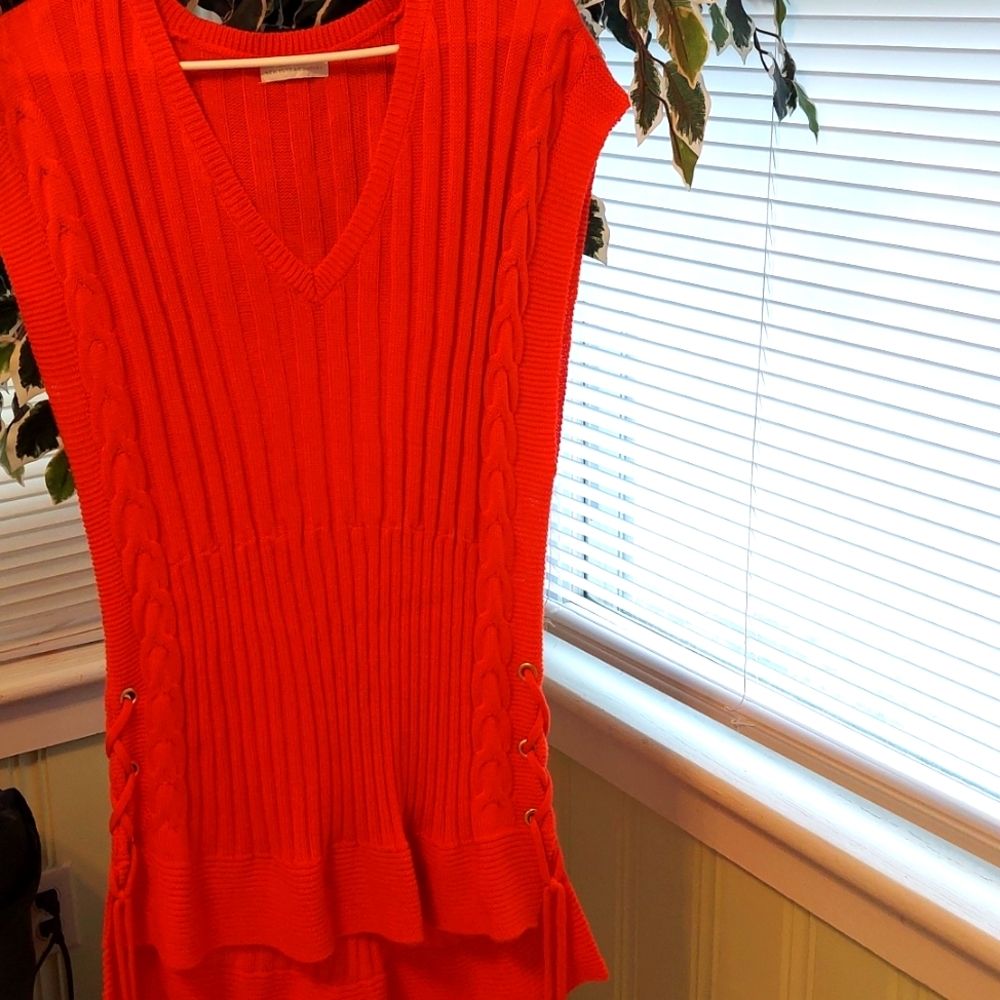 Beautiful orange v-neck made short sleeve sweater light material